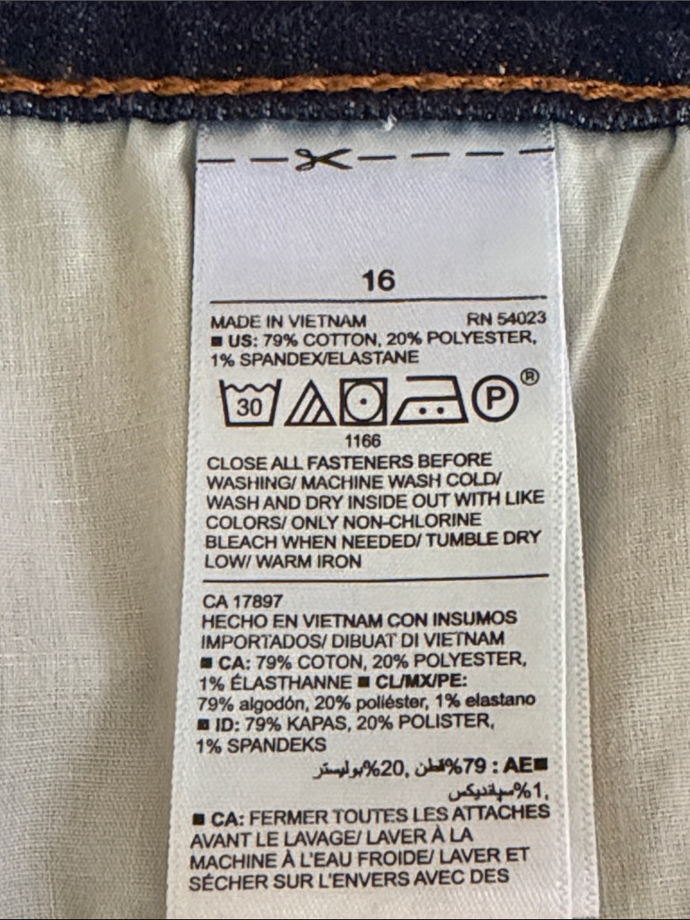 Old Navy Women's Dark Blue Denim Bermuda Shorts size 16 NEW inseam 9.5” - Picture 4 of 4